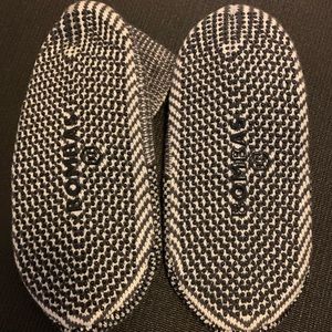 Size XL mens BOMBAS slippers. Cozy with grip on the bottom. Worn… maybe 2 times